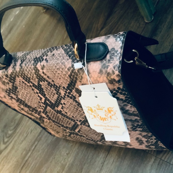 SNAKESKIN PRINT BEE BAG💕CLOSEOUT💕 STUNNING BLUSH BLK Python HANDBAG NWT - Picture 6 of 14
